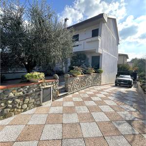 Villetta schiera In Vendita a Montale
