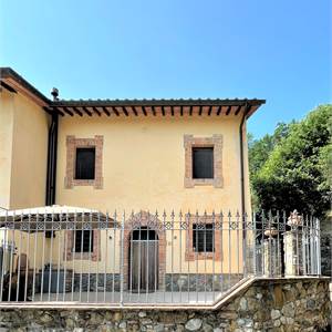 Porzione Villa In Vendita a Serravalle Pistoiese